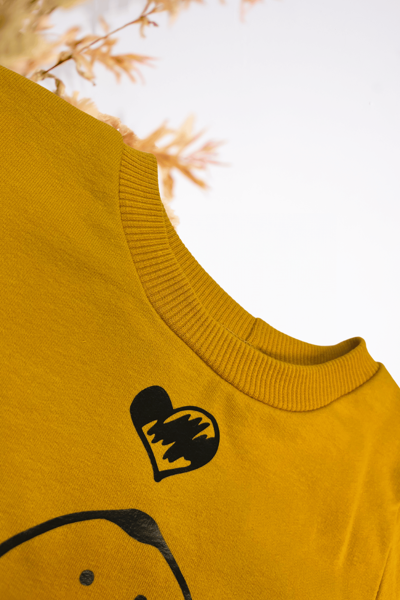 Džemperis “Zuikutis” | Garstyčių spalvos - Stiliaus detalė