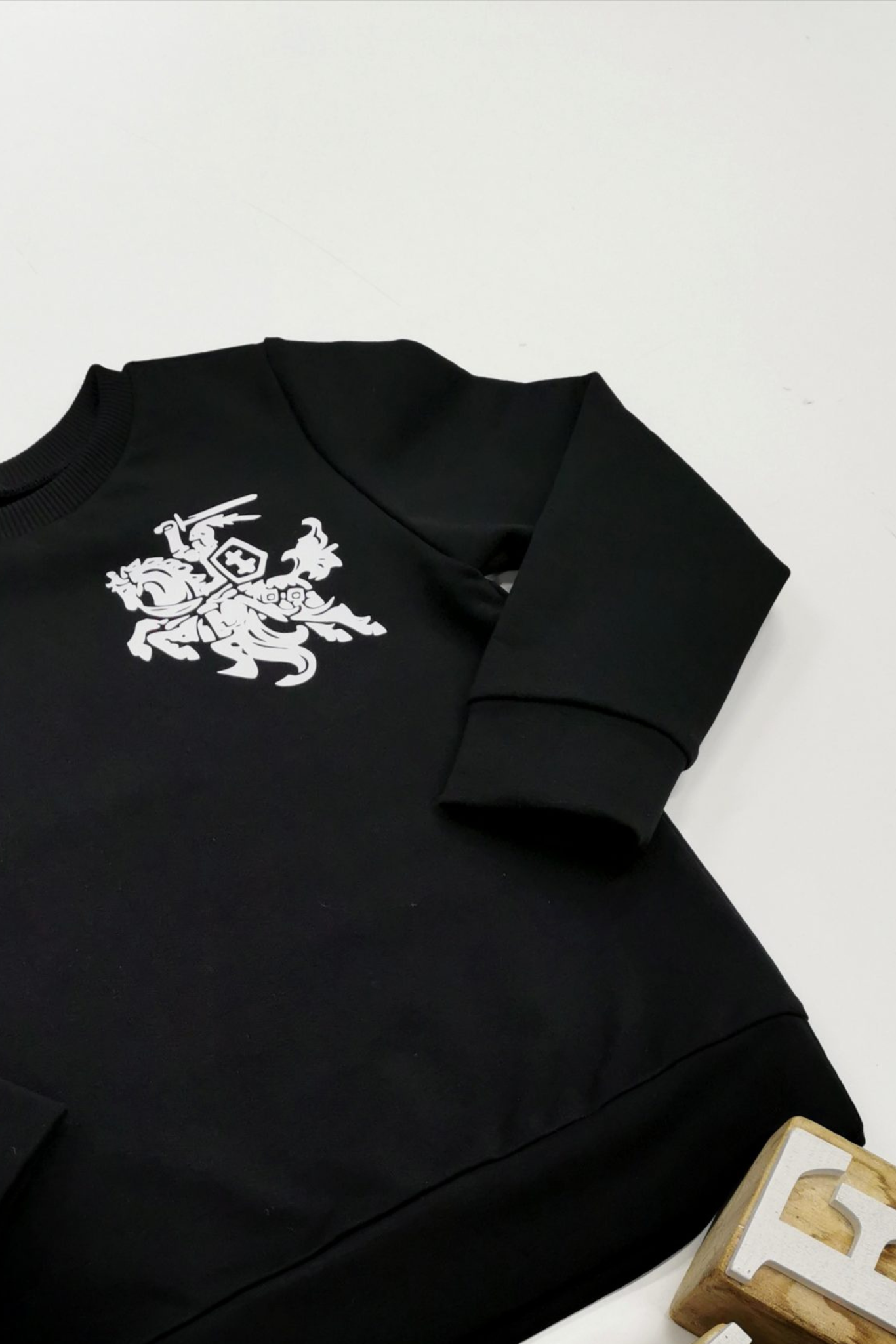 Vaikiškas džemperis "Vytis"Stiliaus detalė