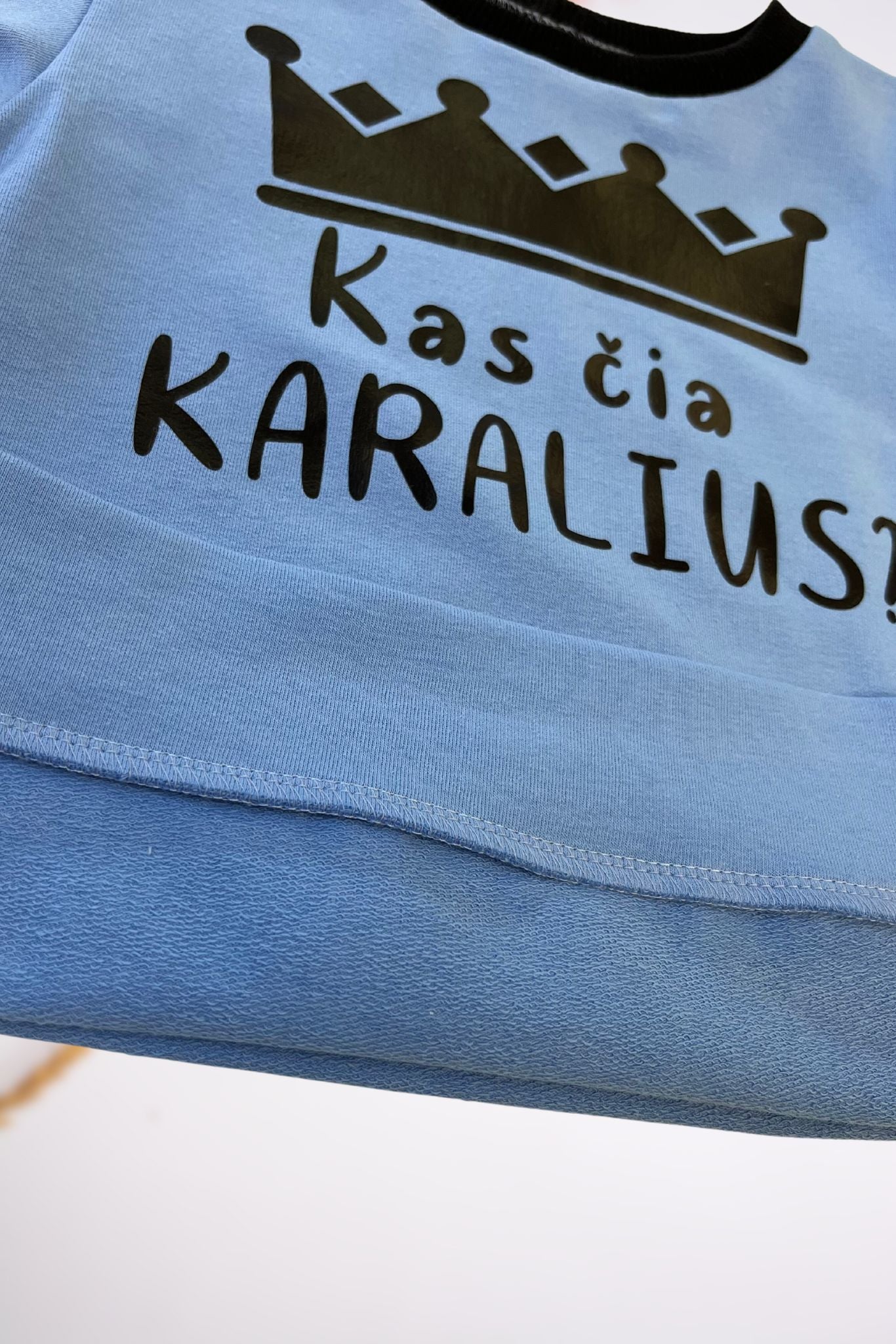Vaikiškas chaki džemperis “Kas čia karalius?”
