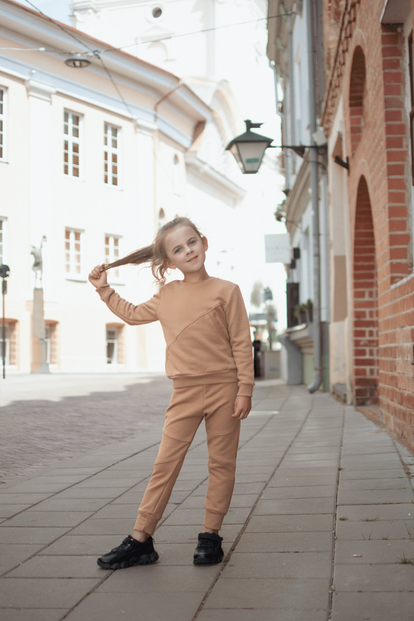 Smėlio spalvos vaikiškas kostiumėlis “Vaikystė" - Stiliaus detalė