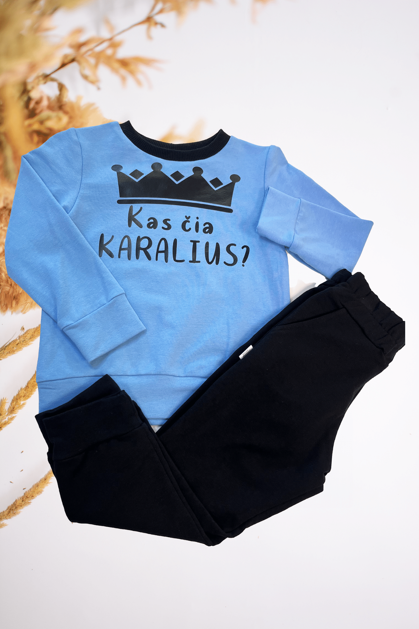 Vaikiškas kostiumėlis "Kas čia karalius” | Be pūkelio - Stiliaus detalė