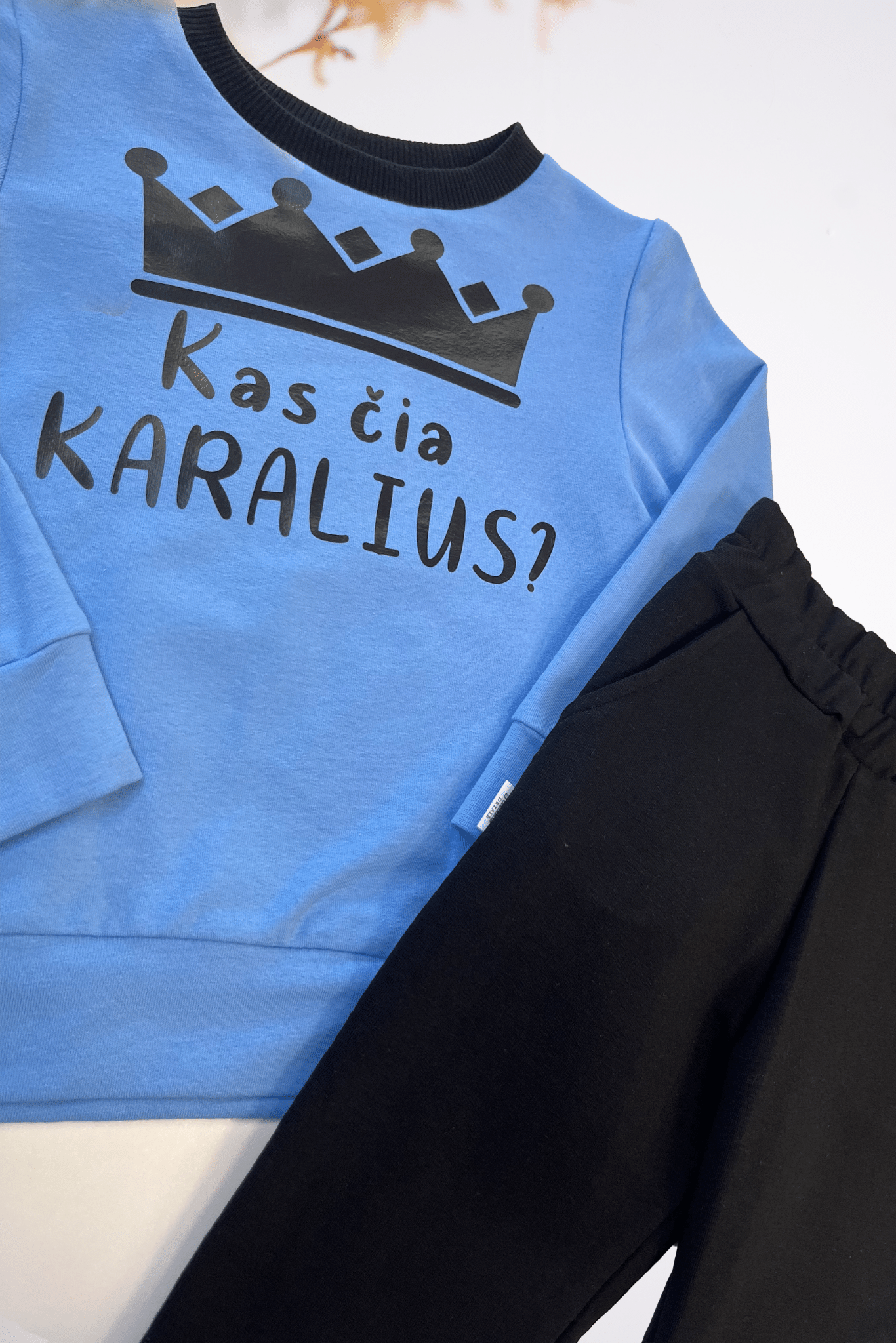 Vaikiškas kostiumėlis "Kas čia karalius” | Be pūkelio - Stiliaus detalė