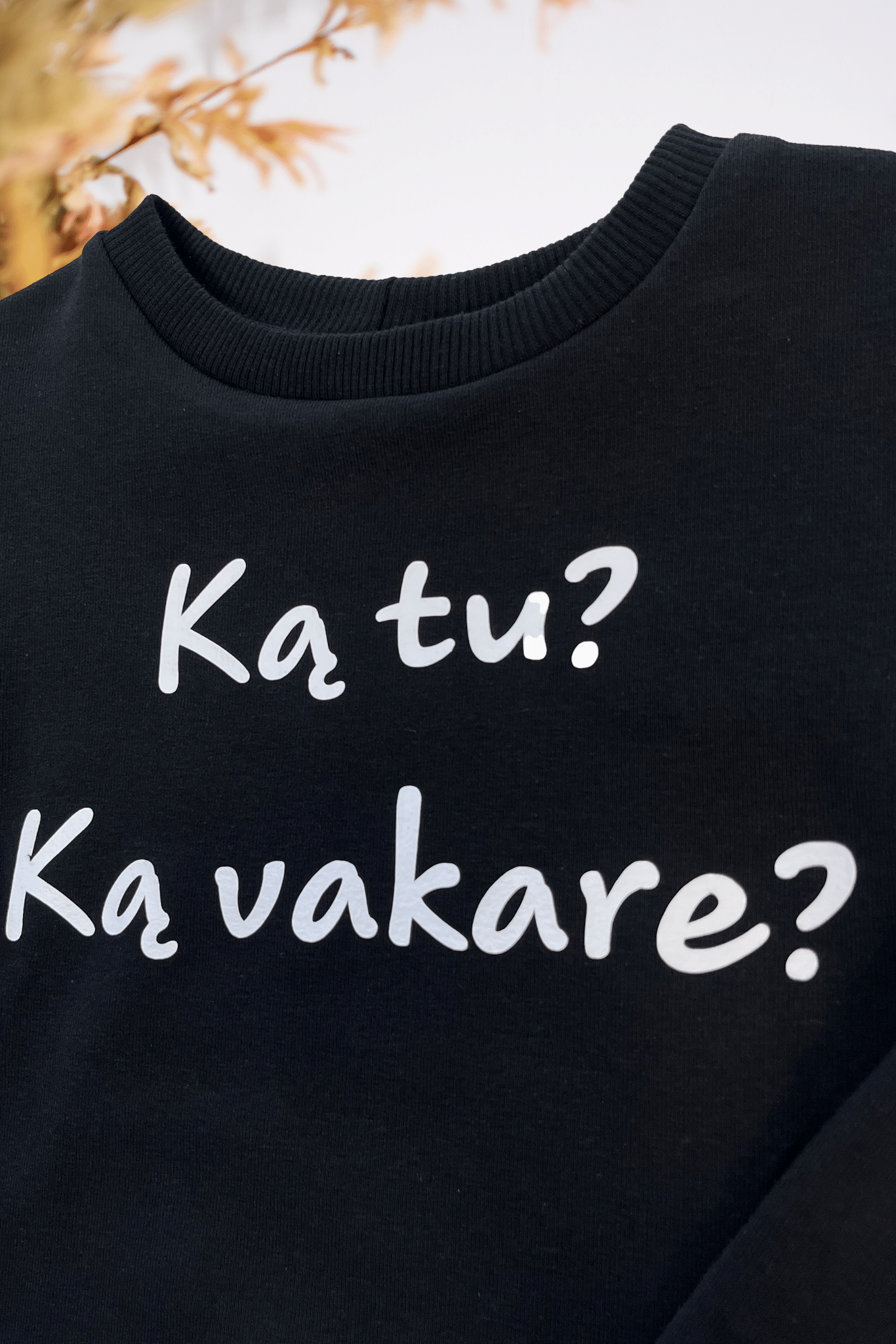 Vaikiškas džemperis “Ką tu? Ką vakare?” - Stiliaus detalė