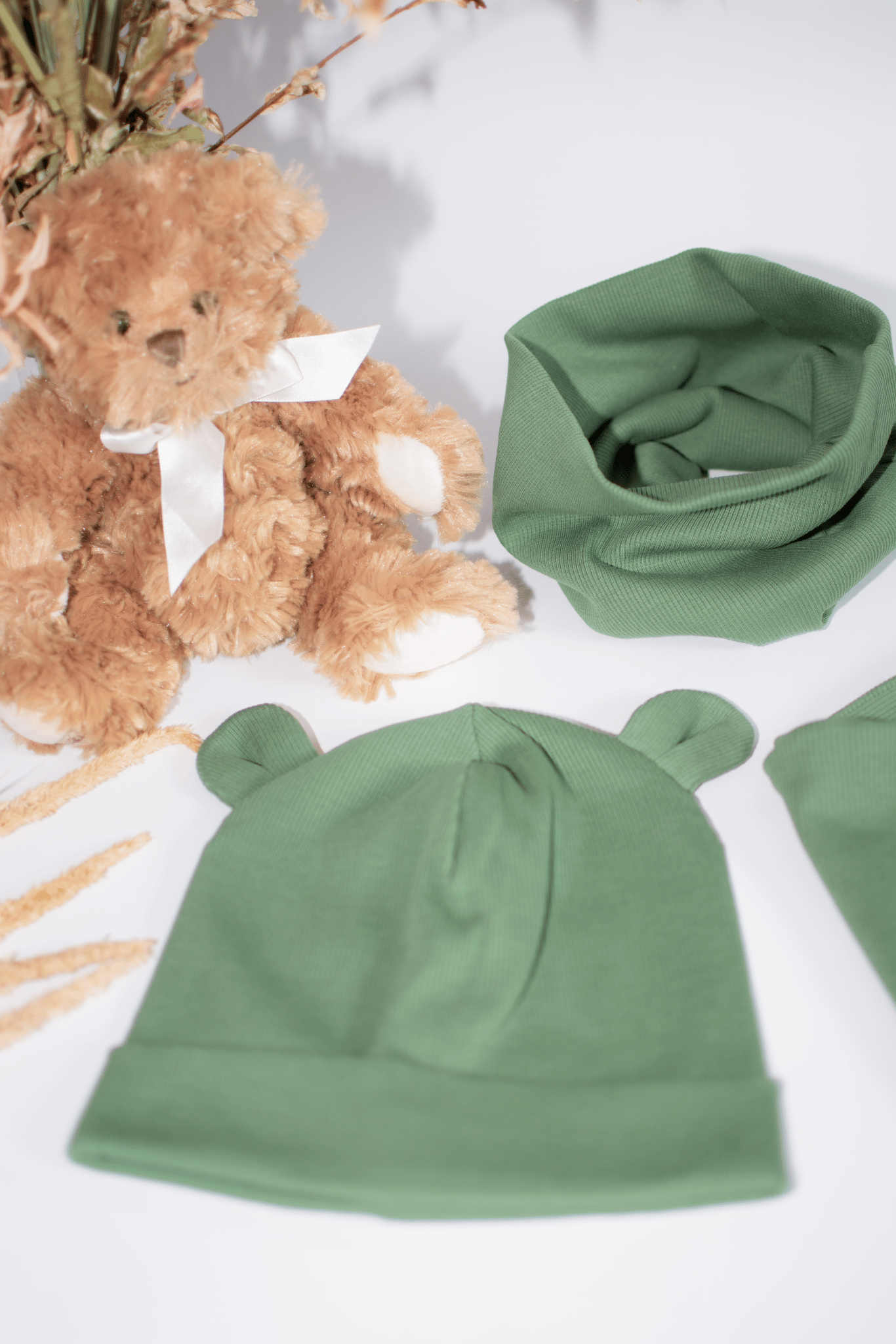 Chaki spalvos RIB kepurės ir šaliko/movos meškiuko komplektai vaikams - Stiliaus detalė