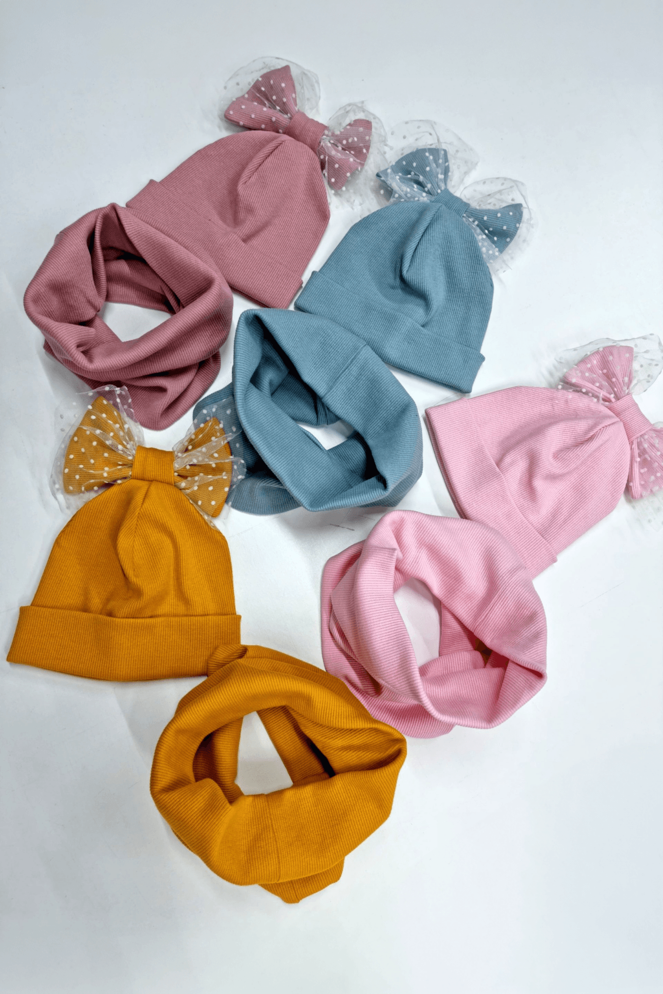 Rib trikotažo vaikiškos kepurės komplektai su mova - Stiliaus detalė