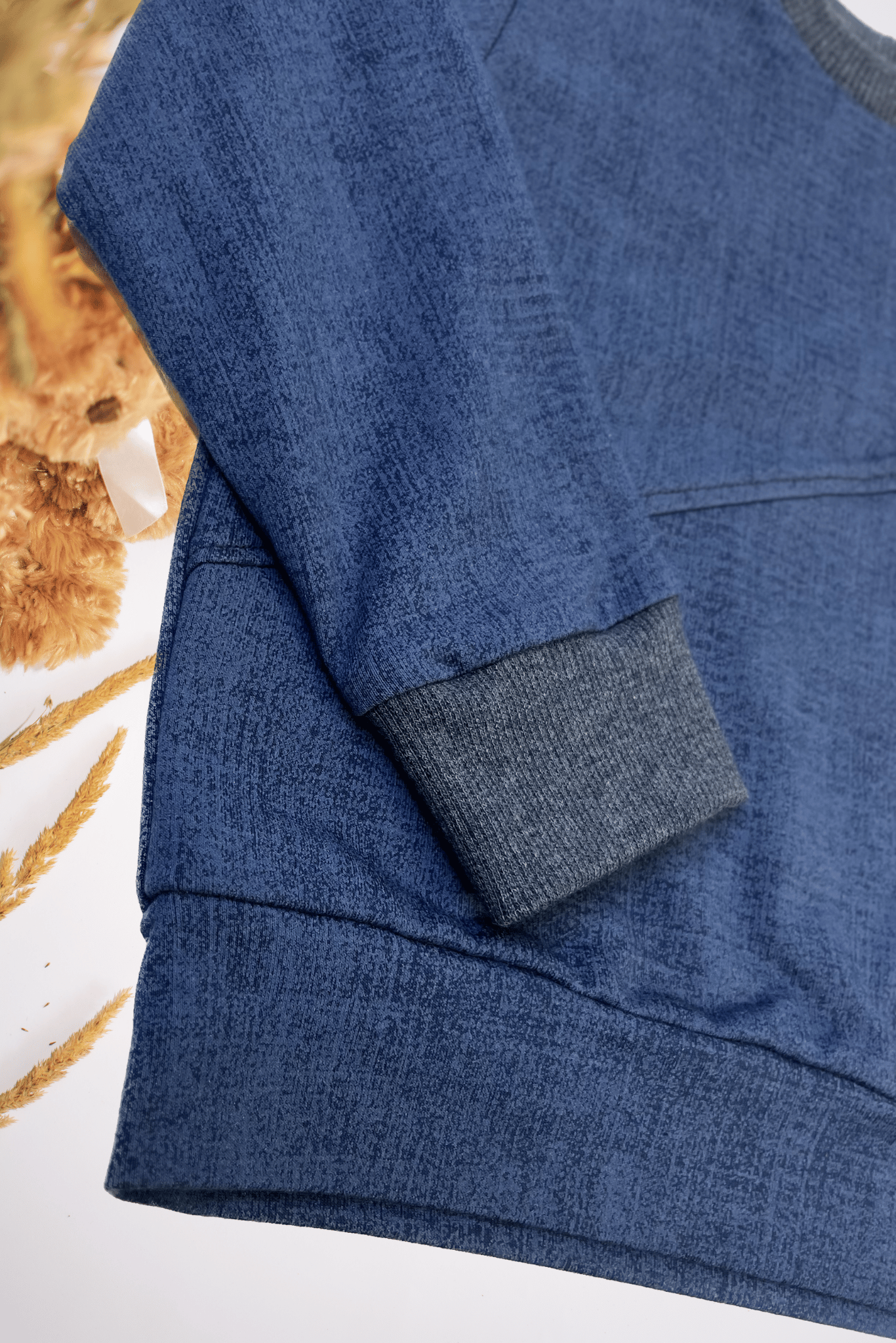 Džinso spalvos vaikiškas kostiumėlis “Vaikystė" - Stiliaus detalė