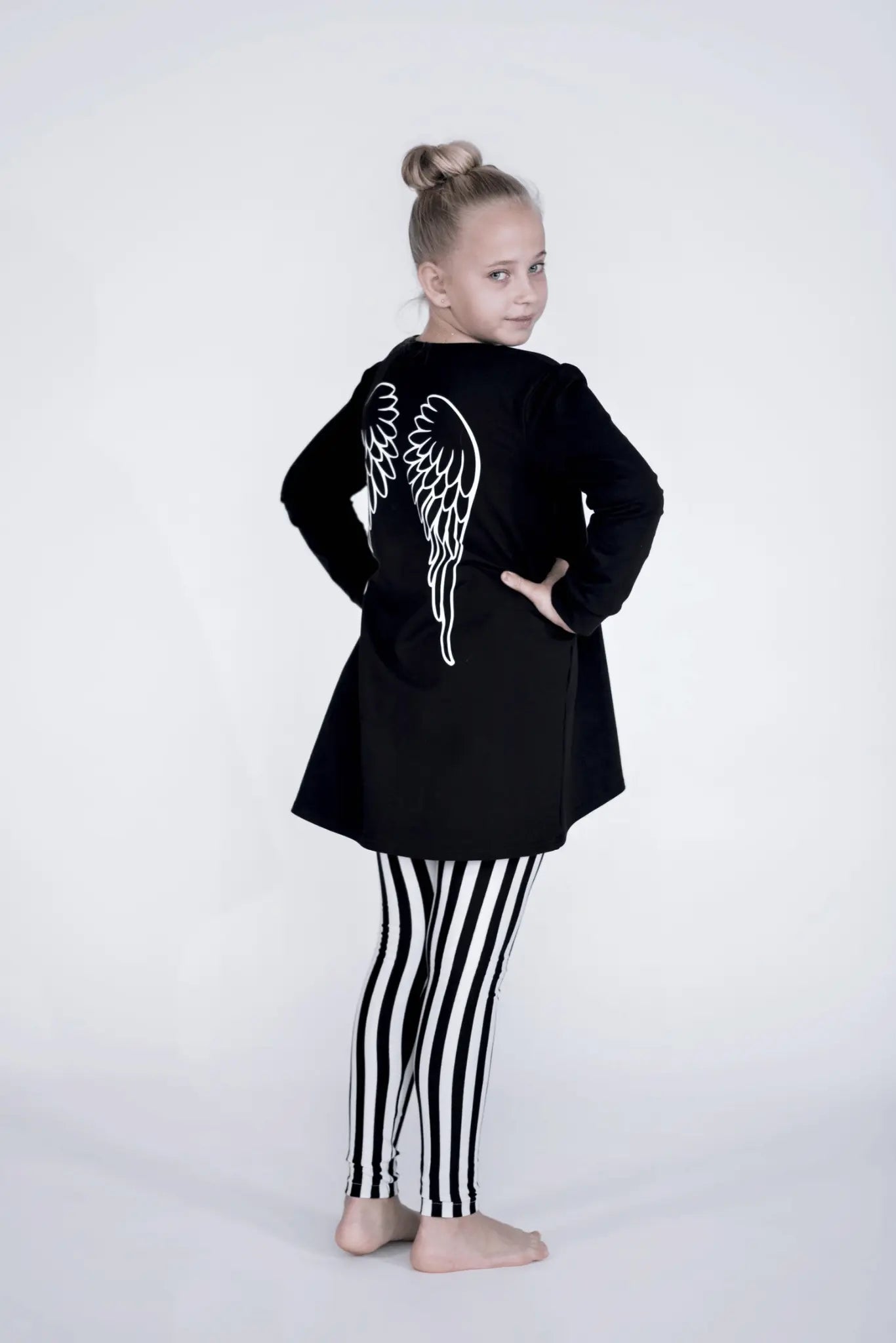 Vaikiškos tamprės | Be pūko | Dryžuotos - juodos/baltos spalvos - Stiliaus detalė