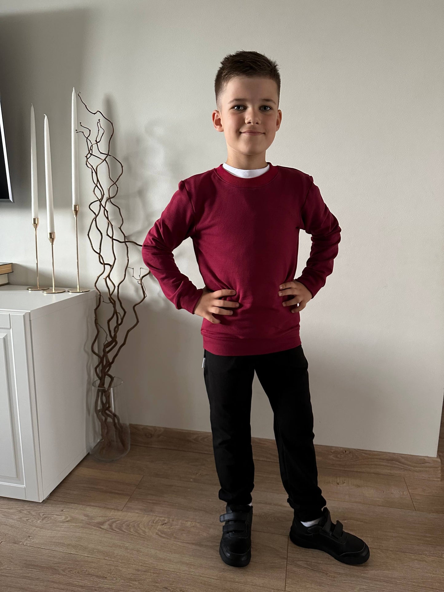 Klasikinis džemperis tinkantis mokyklai "Bordo"