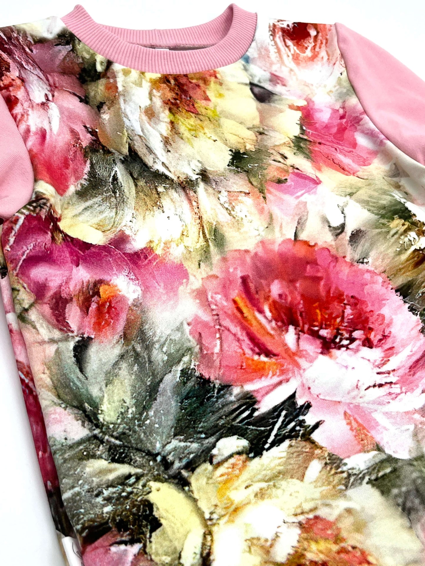 Vaikiškas komplektas džemperis + šortai "Tapytos gėlės"