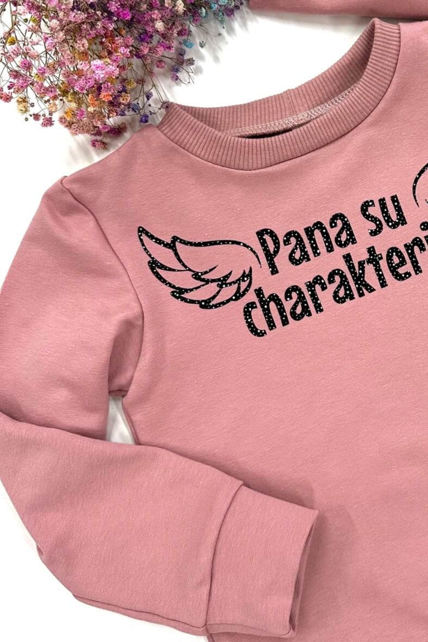 Vaikiškas džemperis “Pana su charakteriu”Stiliaus detalė