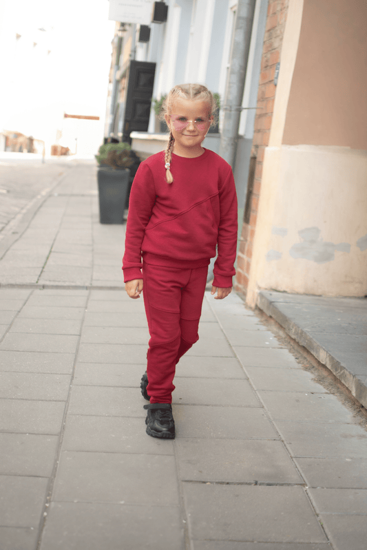 Bordo spalvos vaikiškas kostiumėlis “Vaikystė" - Stiliaus detalė