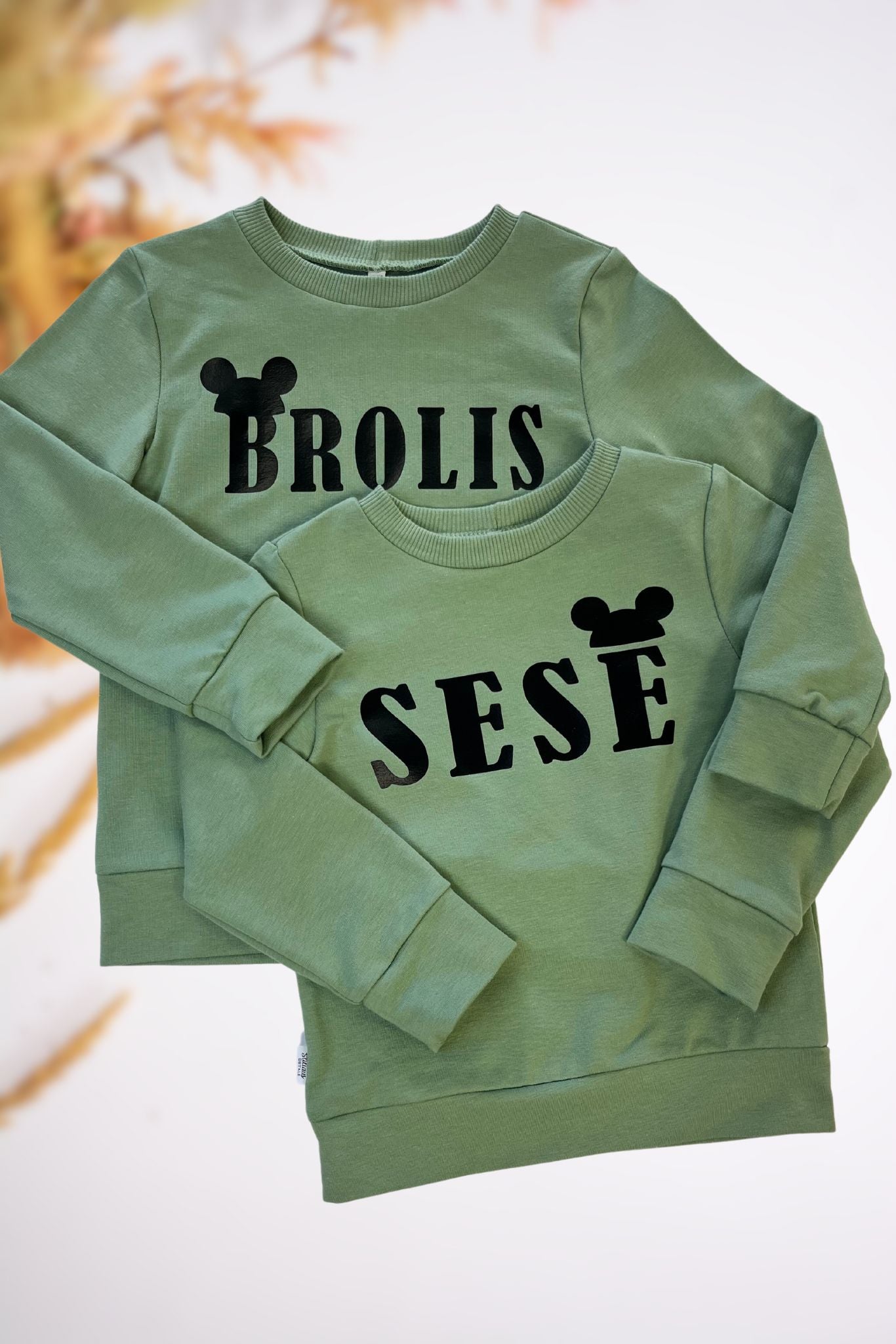 Chaki spalvos vaikiškas džemperis “BROLIS”