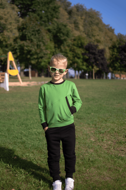 Žalios + juodos spalvos vaikiškas kostiumėlis “Vaikystė"