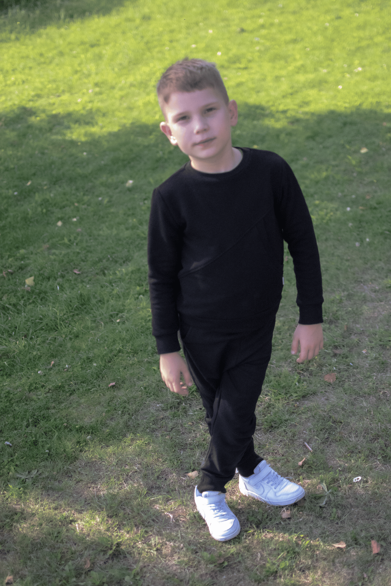 Juodos spalvos vaikiškas kostiumėlis “Vaikystė"