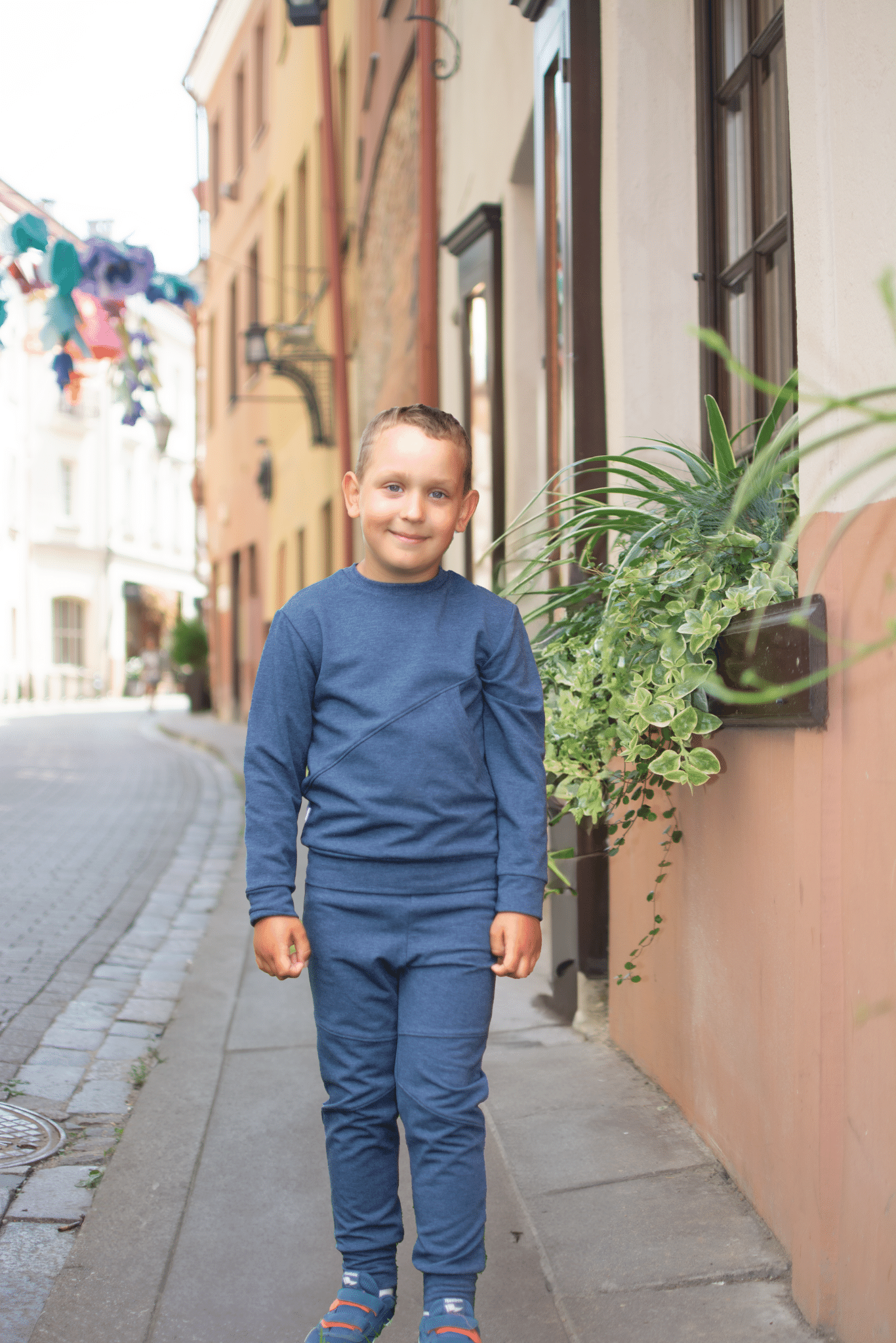 Džinso spalvos vaikiškas kostiumėlis “Vaikystė" - Stiliaus detalė