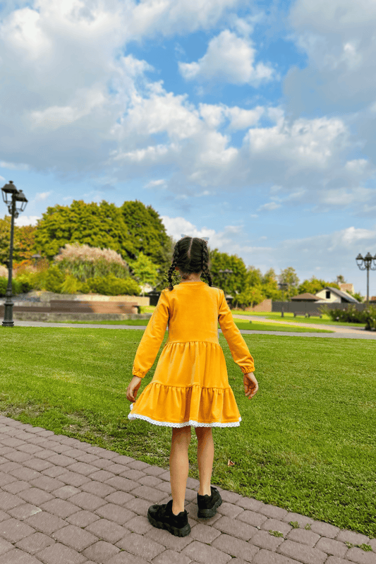 Soft veliūro vaikiška suknelė "Oho kokia graži" - Stiliaus detalė