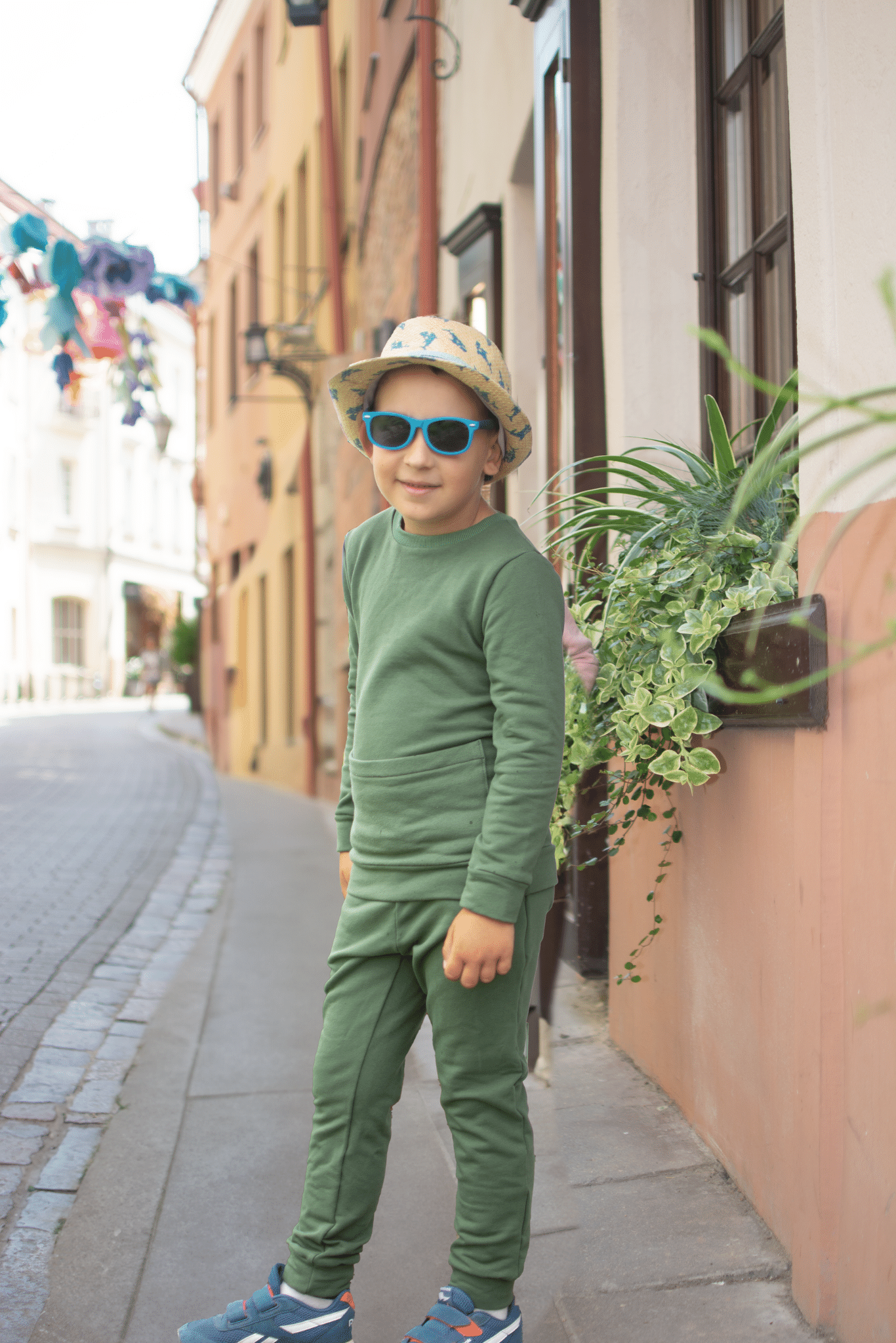 Chaki spalvos vaikiškas kostiumėlis “Šaltiems vakarams" - Stiliaus detalė