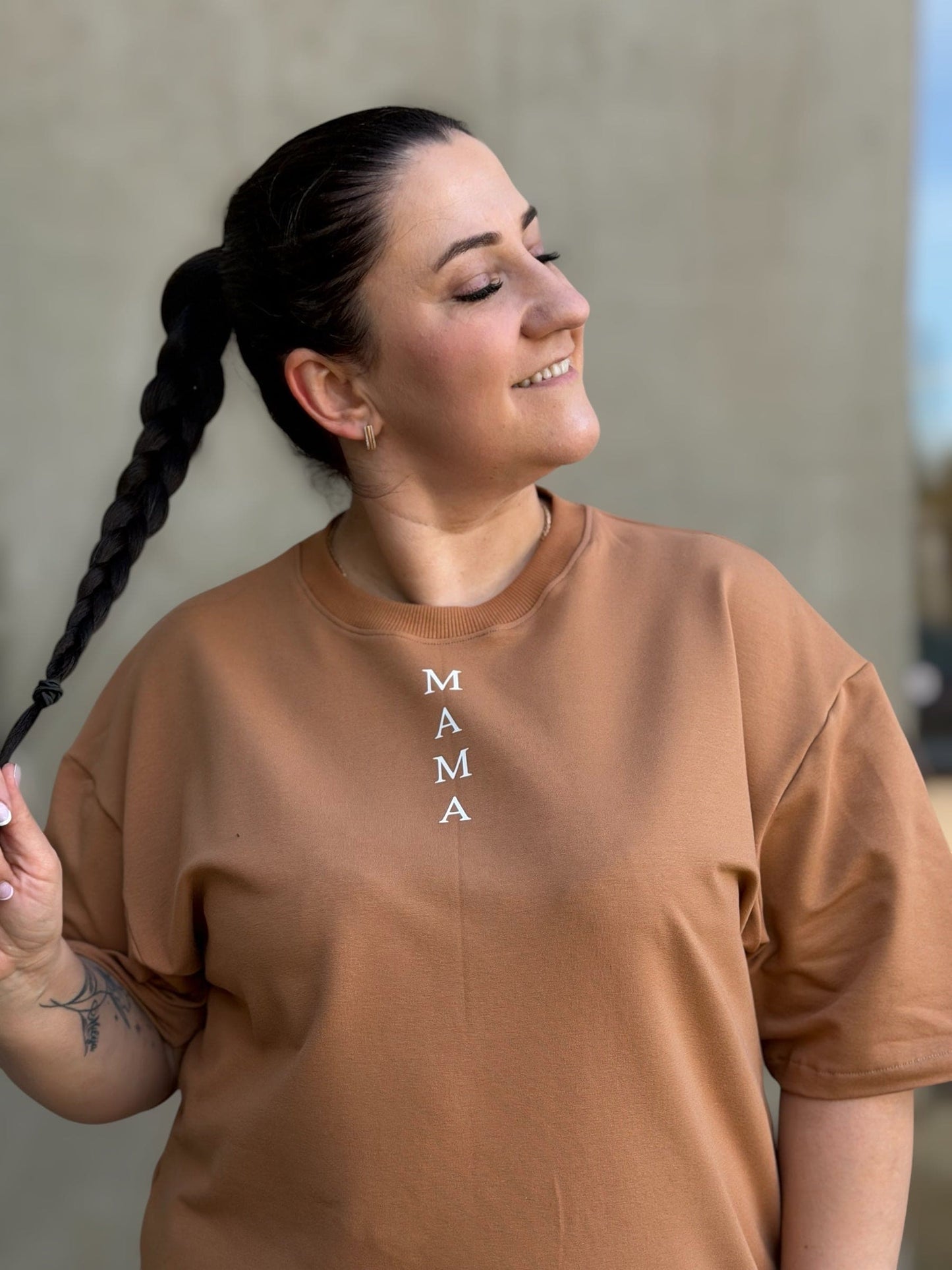 Oversize maikutė moterims "MAMA" - Stiliaus detalė