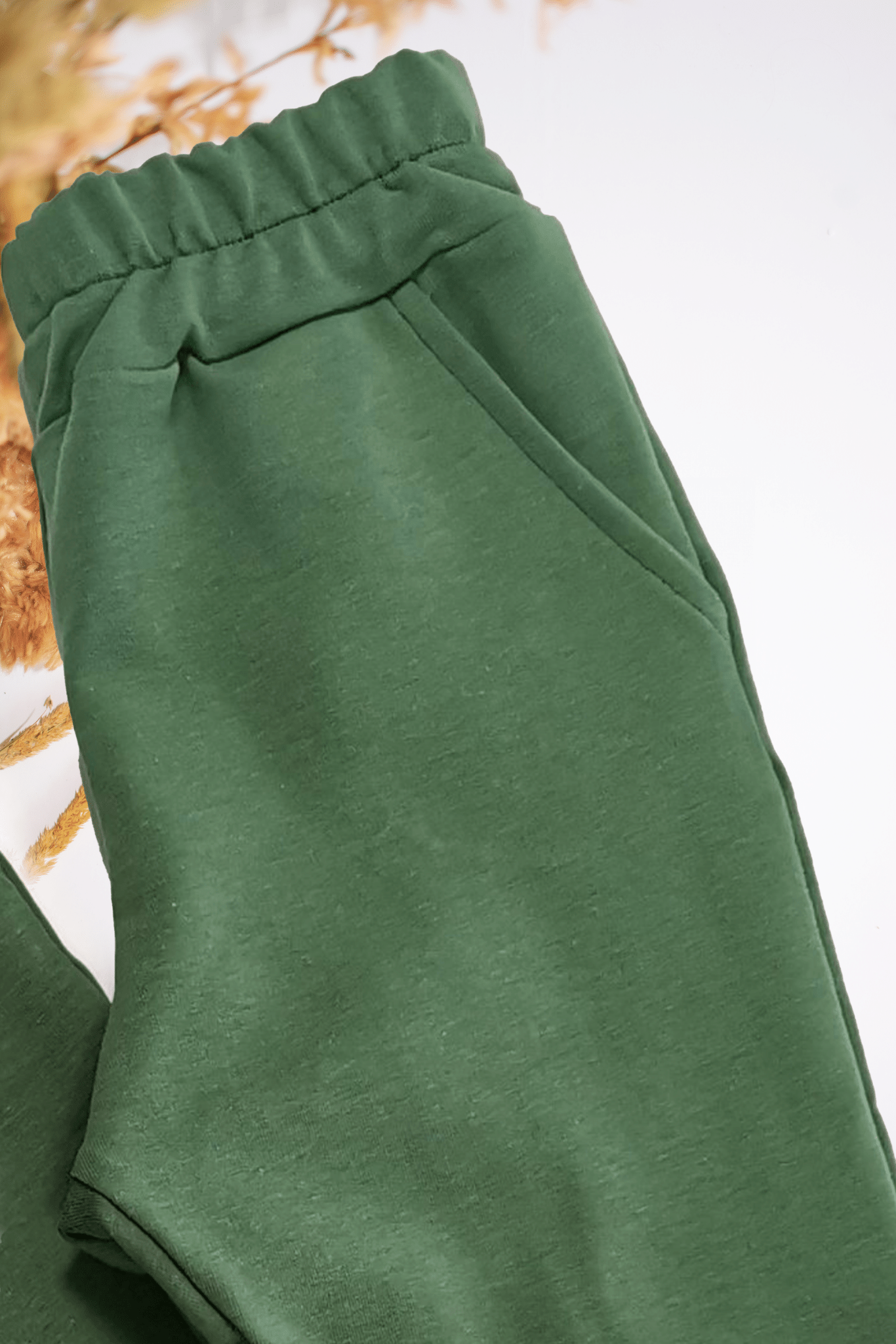Klasikinės vaikiškos kelnės | Samanų žalios spalvos | Be pūkelio - Stiliaus detalė